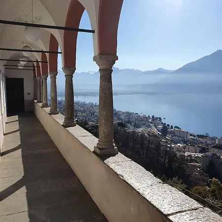 Casa Delle Vigne: Giardino, Pergola E Vista * Minusio