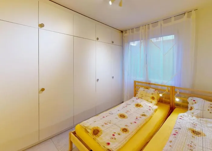 Casa Delle Vigne: Giardino, Pergola E Vista * Minusio