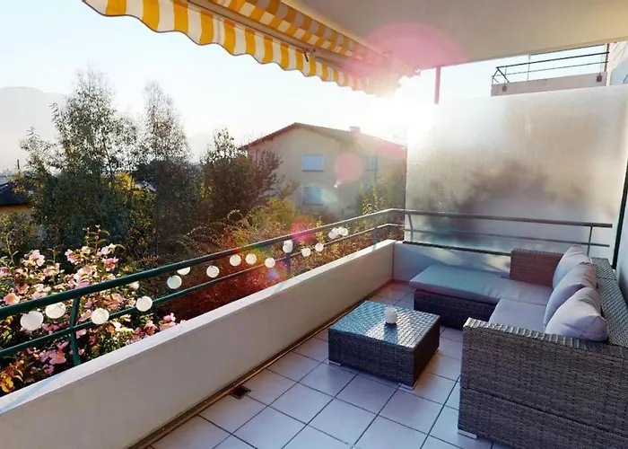 Casa Delle Vigne: Giardino, Pergola E Vista Minusio