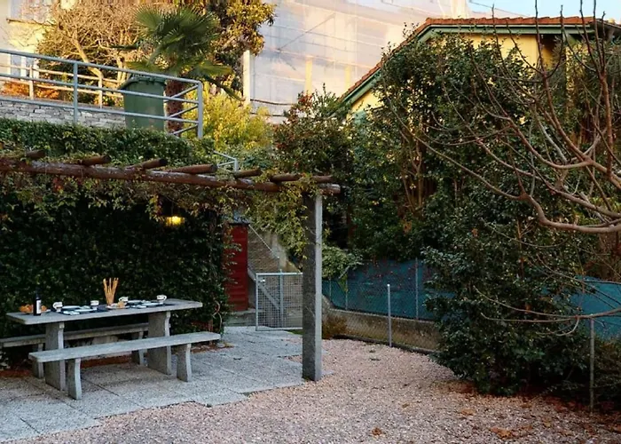 Casa Delle Vigne: Giardino, Pergola E Vista Appartement Minusio