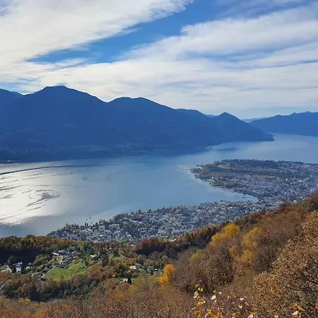 Casa Delle Vigne: Giardino, Pergola E Vista Minusio