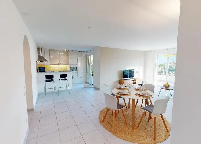 Casa Delle Vigne: Giardino, Pergola E Vista * Minusio