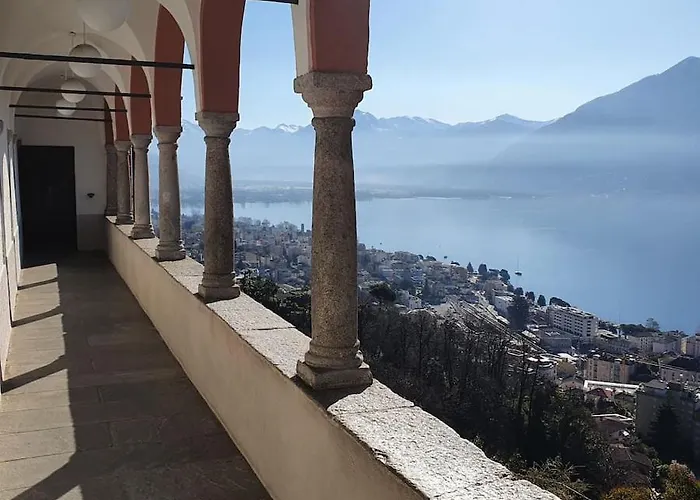 Casa Delle Vigne: Giardino, Pergola E Vista * Minusio