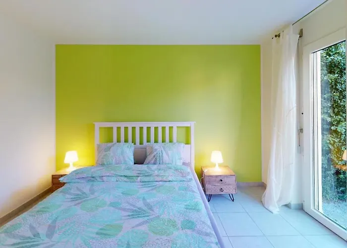 Casa Delle Vigne: Giardino, Pergola E Vista Apartamento Minusio