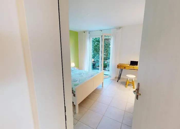 Casa Delle Vigne: Giardino, Pergola E Vista Minusio