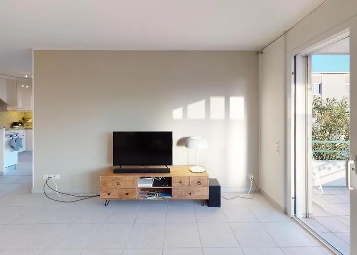 Casa Delle Vigne: Giardino, Pergola E Vista * Minusio