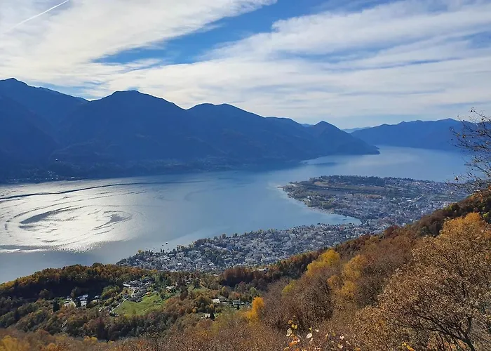 Casa Delle Vigne: Giardino, Pergola E Vista Minusio